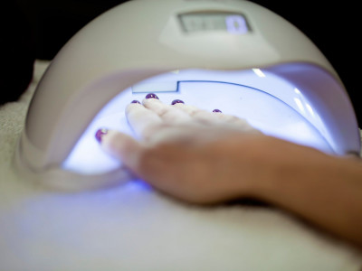 Suka Pakai Nail Gel? Hati-Hati Bahaya Sinar UV pada Kuku